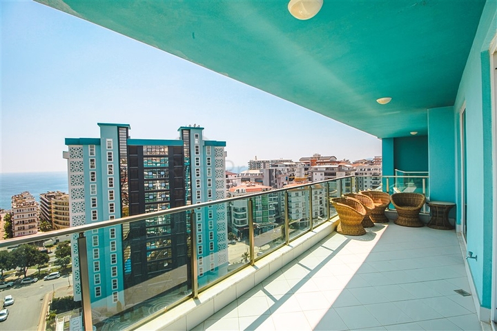 مجمع انيق على شارع بارباروس - غرفة وصالة -في محمودلار/ الانيا 