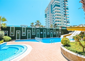 مجمع انيق على شارع بارباروس - غرفة وصالة -في محمودلار/ الانيا 