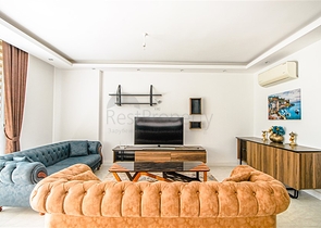 مجمع انيق على شارع بارباروس - غرفة وصالة -في محمودلار/ الانيا 