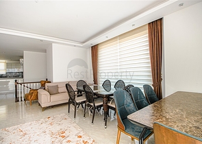 مجمع انيق على شارع بارباروس - غرفة وصالة -في محمودلار/ الانيا 