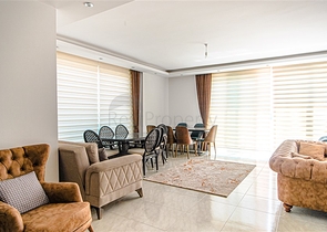 مجمع انيق على شارع بارباروس - غرفة وصالة -في محمودلار/ الانيا 