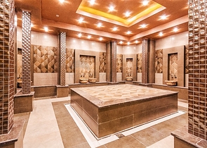 مجمع انيق على شارع بارباروس - غرفة وصالة -في محمودلار/ الانيا 