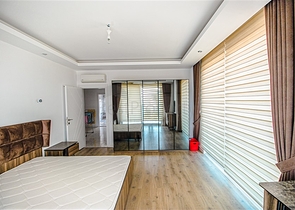 مجمع انيق على شارع بارباروس - غرفة وصالة -في محمودلار/ الانيا 