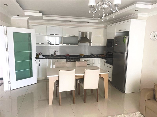 موقع مميز - مناسبة للاستثمار - شقة غرفة وصالة في منطقة اوبا - الانيا 