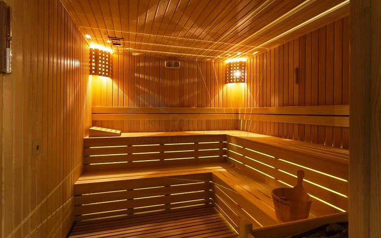 شقة انيقة  - غرفة وصالة مفروشة -ضمن مجمع حديث - في محمودلار / الانيا