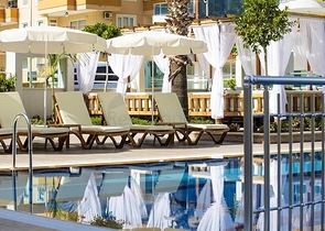 شقة انيقة  - غرفة وصالة مفروشة -ضمن مجمع حديث - في محمودلار / الانيا