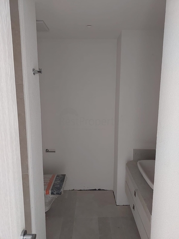 يقع المشروع على الساحل الأول في منطقة ياليكافاك