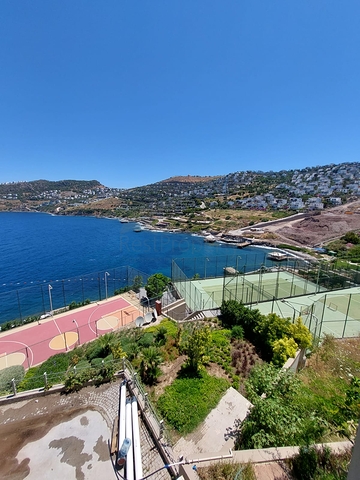 يقع المشروع على الساحل الأول في منطقة ياليكافاك