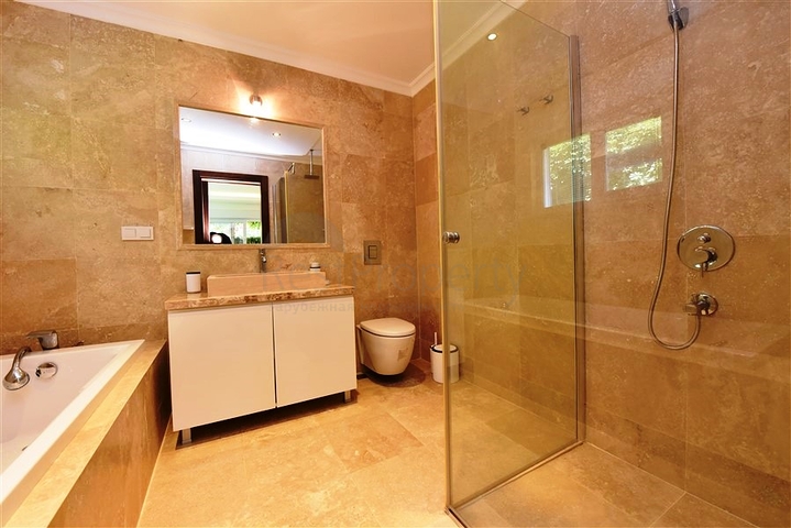 حديقة دوبلكس بالقرب من البحر في كوناكلي