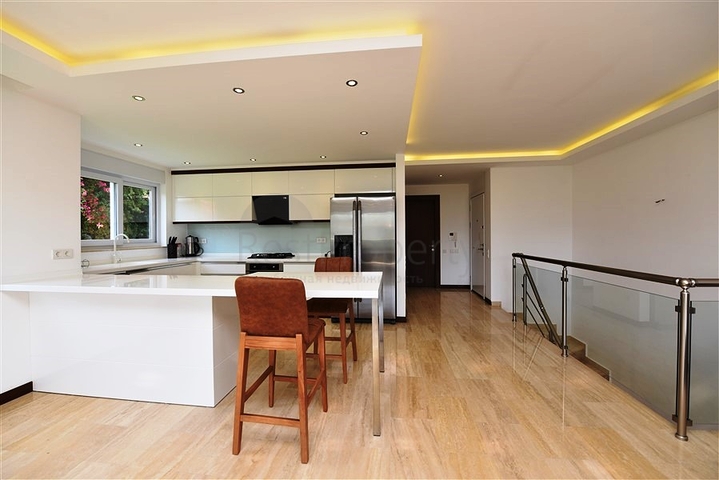 حديقة دوبلكس بالقرب من البحر في كوناكلي