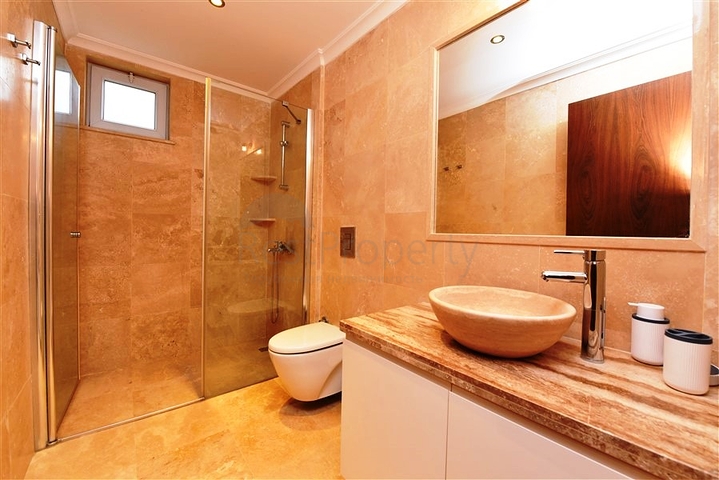 حديقة دوبلكس بالقرب من البحر في كوناكلي