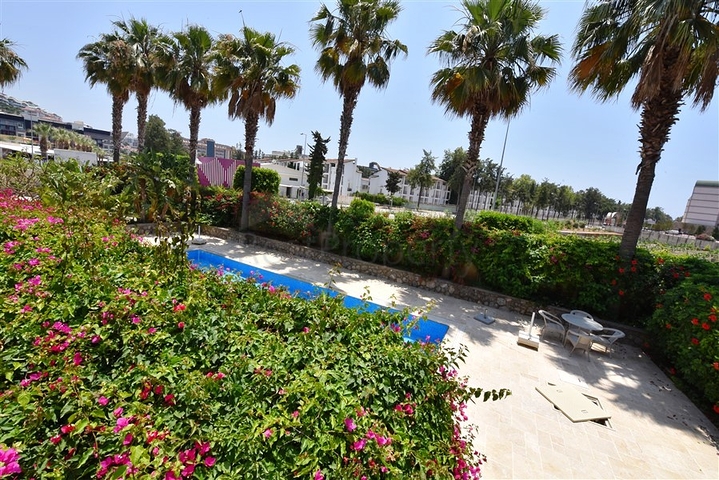 حديقة دوبلكس بالقرب من البحر في كوناكلي