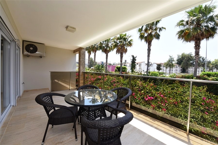 حديقة دوبلكس بالقرب من البحر في كوناكلي