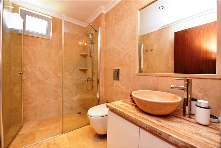 حديقة دوبلكس بالقرب من البحر في كوناكلي