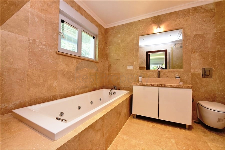 حديقة دوبلكس بالقرب من البحر في كوناكلي