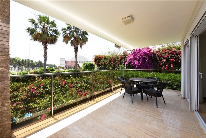 حديقة دوبلكس بالقرب من البحر في كوناكلي