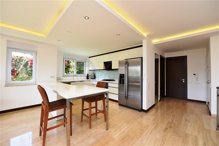 حديقة دوبلكس بالقرب من البحر في كوناكلي