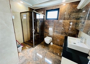 اطلالة بحر - مجمع فاخر - شقة 2 غرفة وصالة - جديدة - في كارجي جاك / الانيا 