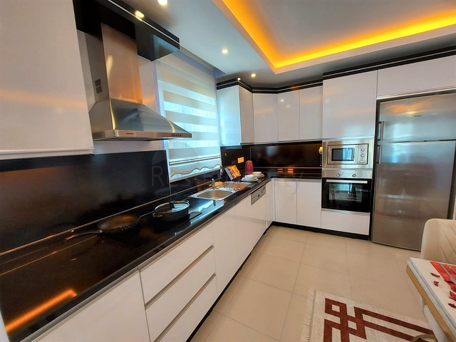 شقة فسيحة 2 + 1 على بعد 500 متر من البحر