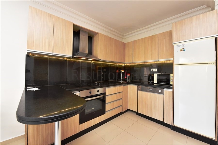 شقة 1+1 في وسط ألانيا 