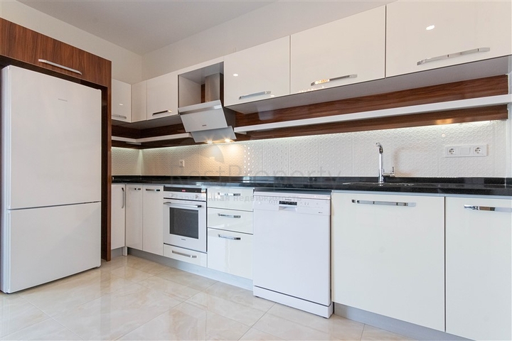 شقة غرفة وصالة مفروشة - ضمن مجمع حديث - في محمودلار / الانيا 