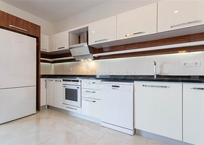 شقة غرفة وصالة مفروشة - ضمن مجمع حديث - في محمودلار / الانيا 