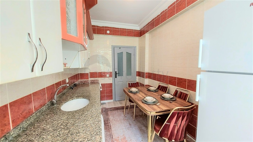 شقة واسعة 3 غرف وصالة -مفروشة -في محمودلار / الانيا 