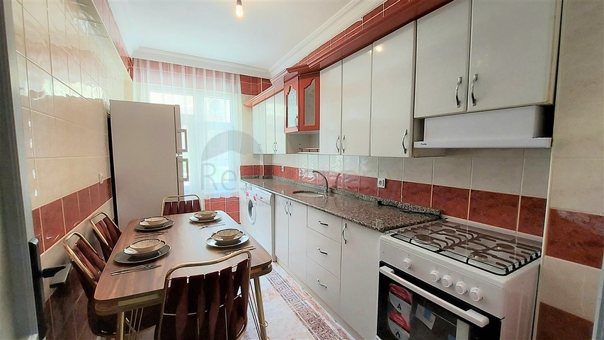 شقة واسعة 3 غرف وصالة -مفروشة -في محمودلار / الانيا 