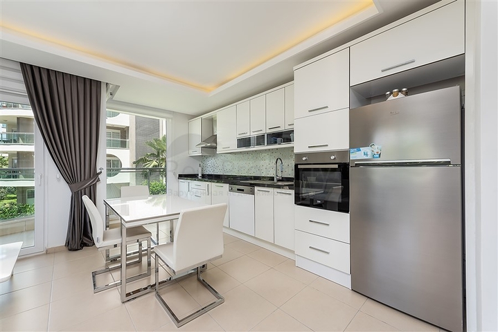 ضمن مجمع سكني عائلي - شقة غرفتين وصالة مفروشة - في افسلار / الانيا 