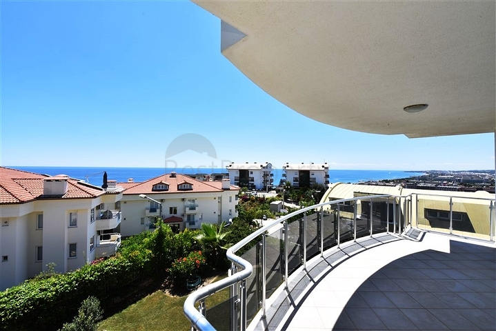 شقة 2+1 مطلة على البحر