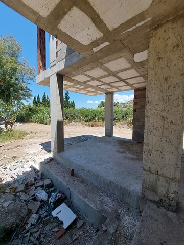 فلل جذابة محاطة بالطبيعة الخصبة