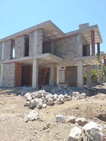 فلل جذابة محاطة بالطبيعة الخصبة