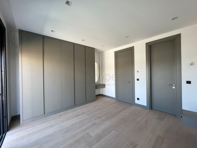 فيلات منعزلة مطلة على البحر