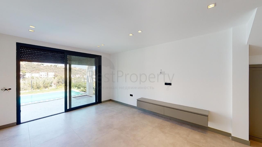 فيلات منعزلة مطلة على البحر