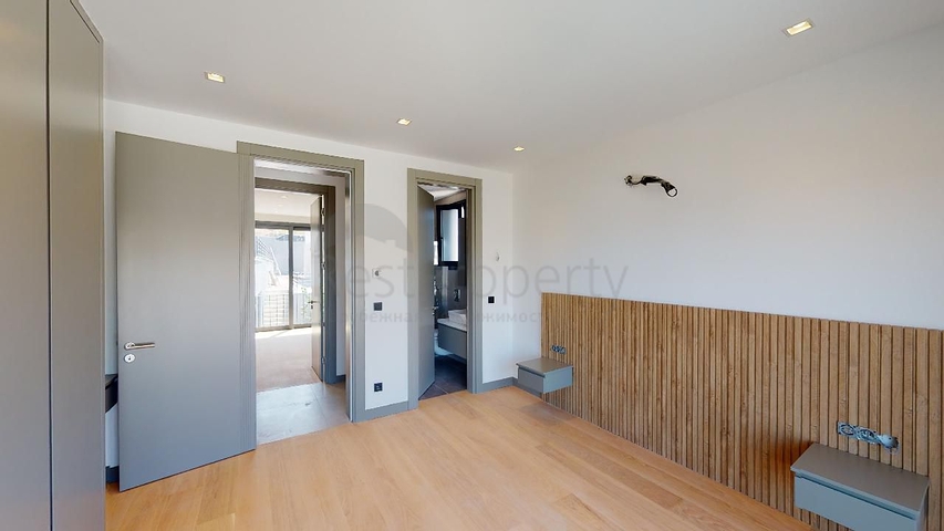 فيلات منعزلة مطلة على البحر