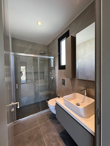 فيلات منعزلة مطلة على البحر