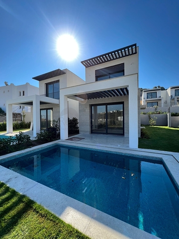 فيلات منعزلة مطلة على البحر