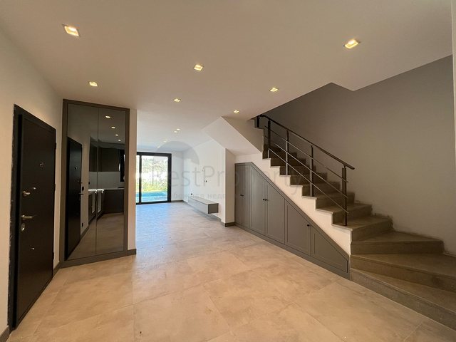 فيلات منعزلة مطلة على البحر