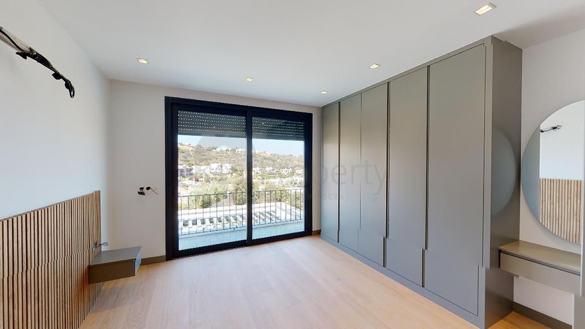 فيلات منعزلة مطلة على البحر