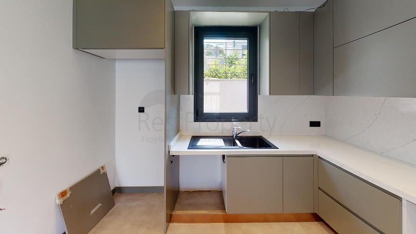 فيلات منعزلة مطلة على البحر