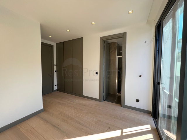 فيلات منعزلة مطلة على البحر