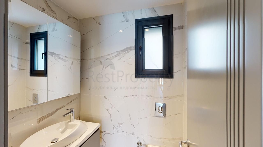 فيلات منعزلة مطلة على البحر