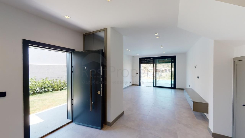 فيلات منعزلة مطلة على البحر