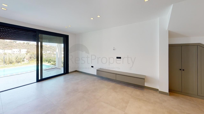 فيلات منعزلة مطلة على البحر