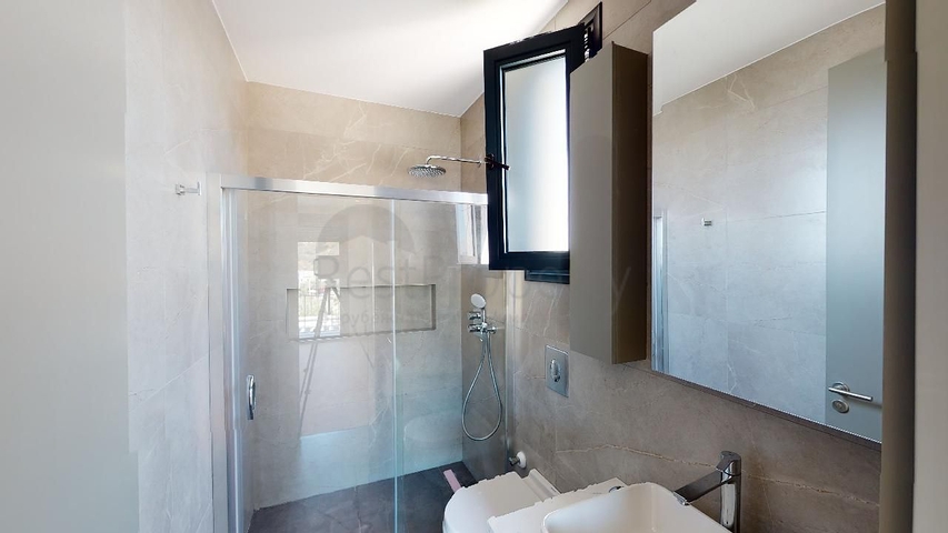 فيلات منعزلة مطلة على البحر