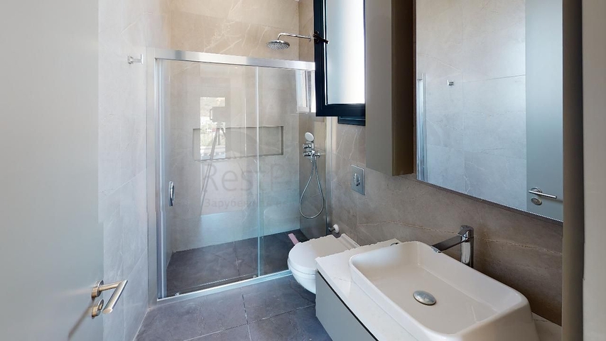 فيلات منعزلة مطلة على البحر