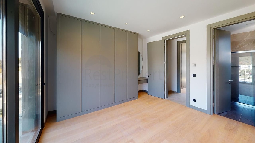 فيلات منعزلة مطلة على البحر