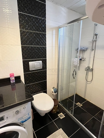 موقع مميز - شقة غرفتين وصالة ضمن مجمع سكني - جانب شاطئ كليوباترا / الانيا 