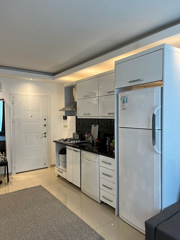 موقع مميز - شقة غرفتين وصالة ضمن مجمع سكني - جانب شاطئ كليوباترا / الانيا 