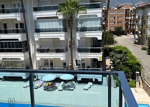 موقع مميز - شقة غرفتين وصالة ضمن مجمع سكني - جانب شاطئ كليوباترا / الانيا 